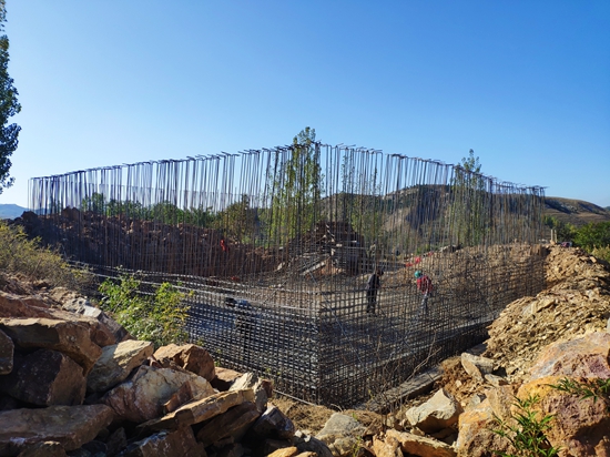 踐行社會責(zé)任 助力鄉(xiāng)村振興 ——魯中水泥捐贈扶貧水泥