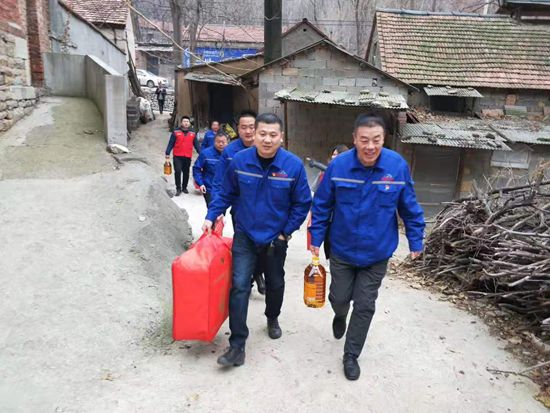 魯中水泥黨支部走訪慰問困難群眾  山東重山集團有限公司  今天