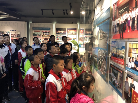 重山集團(tuán)參加羅村中心?！皭坌闹鷮W(xué)”資助金發(fā)放儀式25